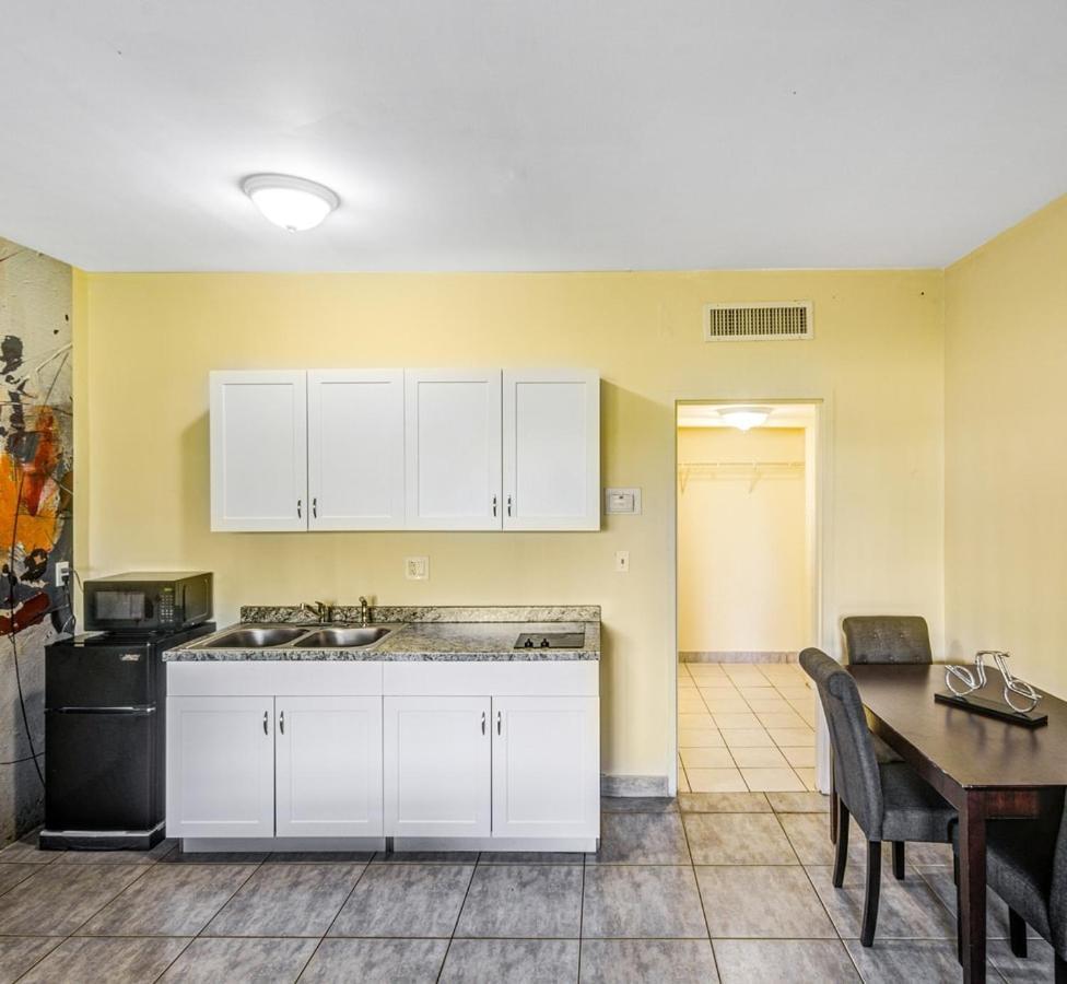 Private Hallandale Beach Studio Wbath Walking Distance To The Beach Pool Free Parking Exterior foto