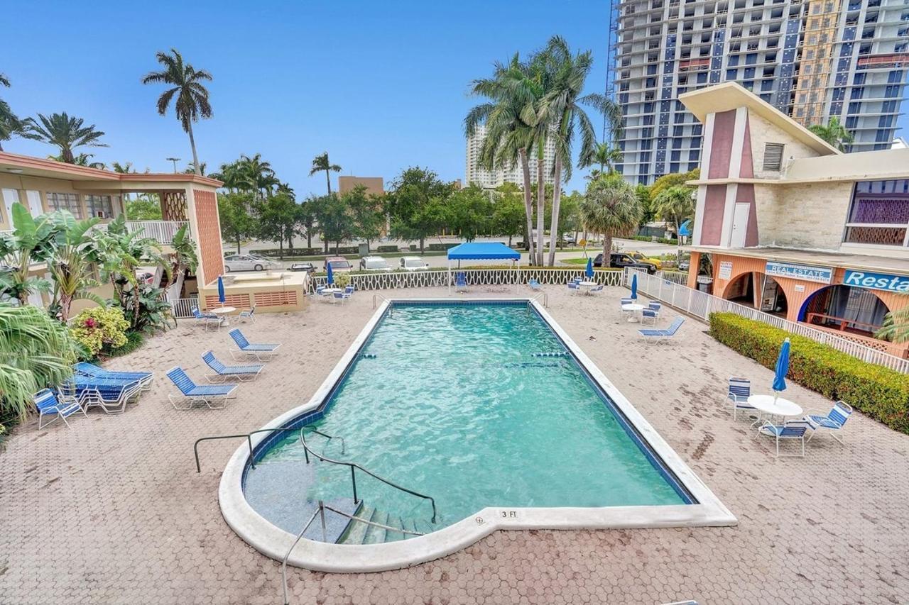 Private Hallandale Beach Studio Wbath Walking Distance To The Beach Pool Free Parking Exterior foto